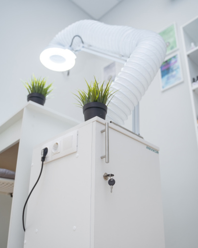 Вытяжка для маникюра и педикюра с лампой премиум “ANVIKOR VC-AIR-3” фото